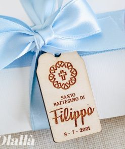 Tag in Legno per Bomboniera Personalizzata con Decorazione Elegante e Croce